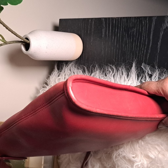 Coach  Vintage USA 9806 Slim Bucket Equestrian Red Leather Legacy Shoulder Bag - Picture 7 of 15